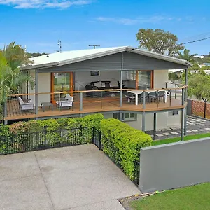 Holiday home 1 Rowell Street Battery Hill Qld