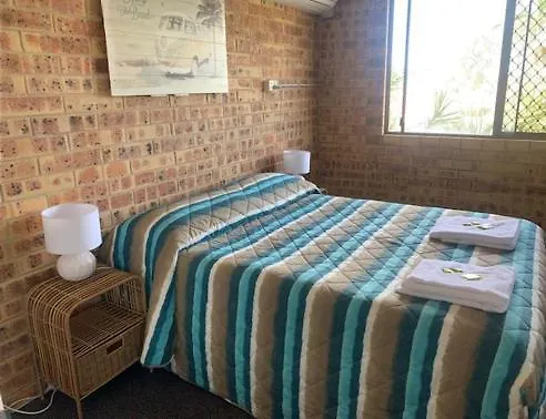Golden Beach Motor Inn, كالوندرا موتيل